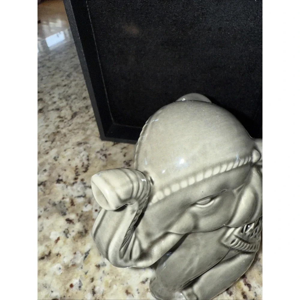 Elephant Night Light Lucky Trunk Up Gray Ceramic Table Lamp Switch 6x5.‎ 5185